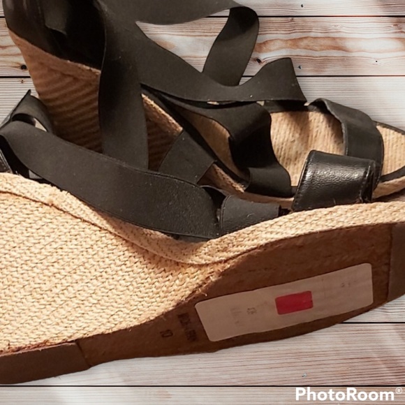 Brand new Ralph Lauren Carsyn Wedges - Picture 1 of 3